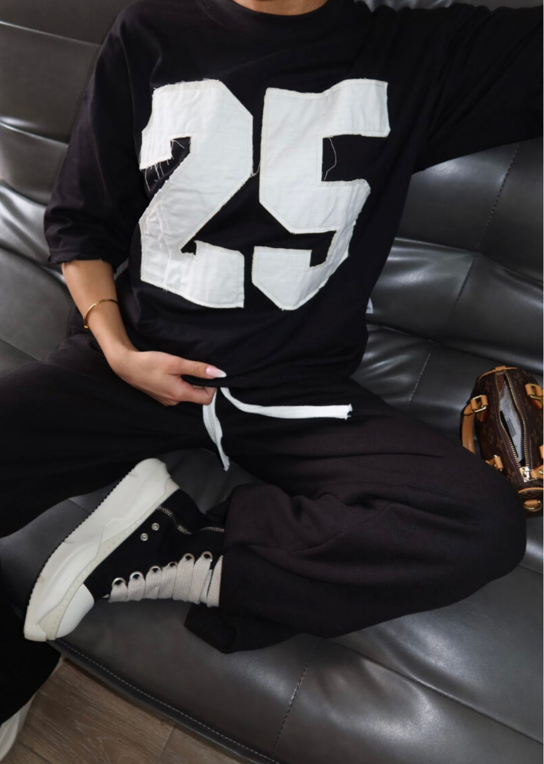 PRIORITY 25 ICONIC TEE – BLACK
