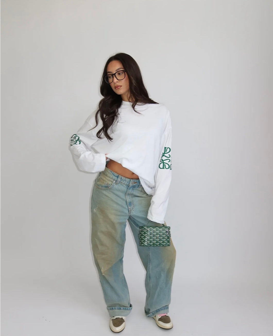 PRIORITY
LONGSLEEVE “THÉ MONOGRAM” – WIT