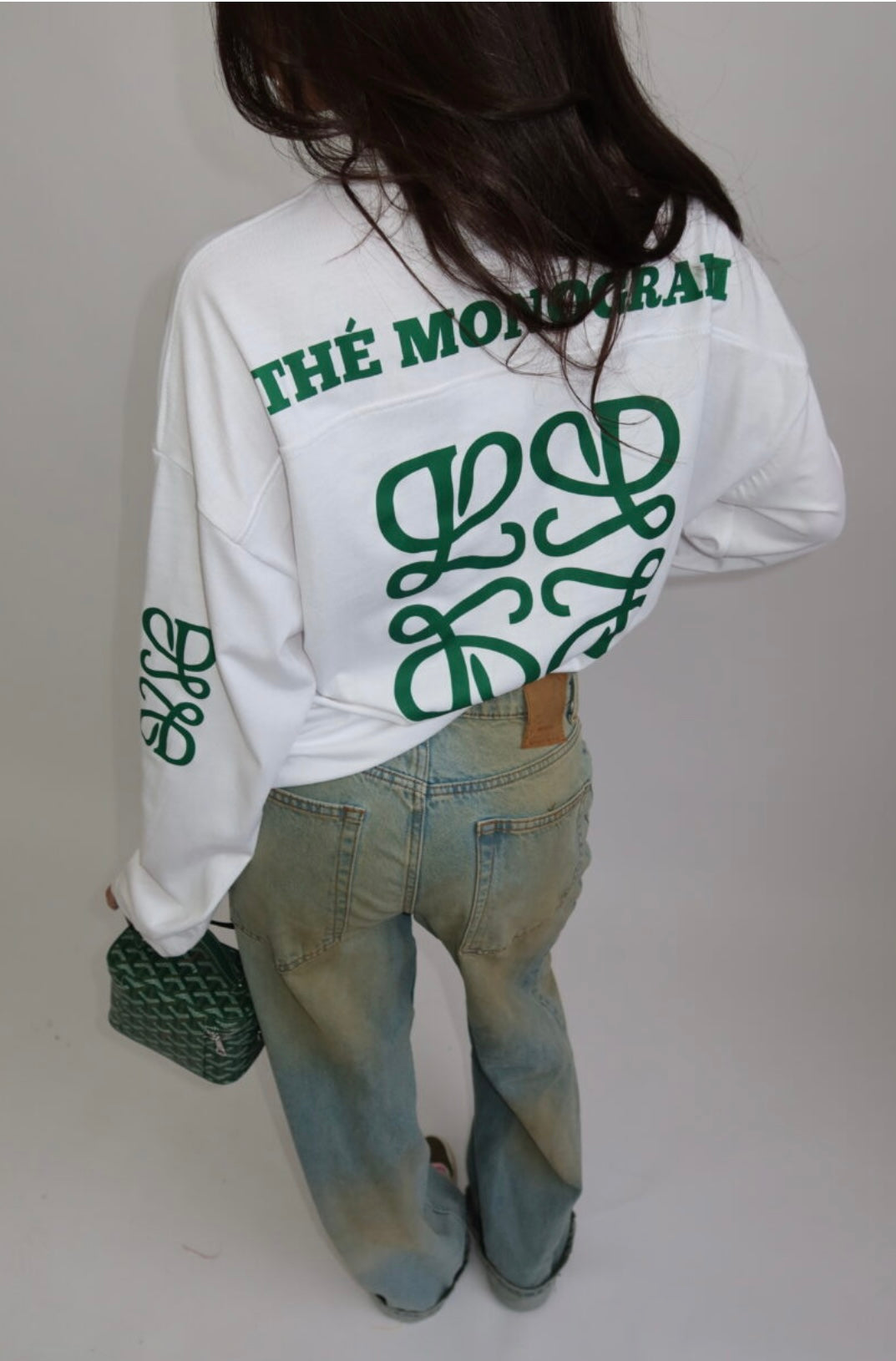 PRIORITY
LONGSLEEVE “THÉ MONOGRAM” – WIT