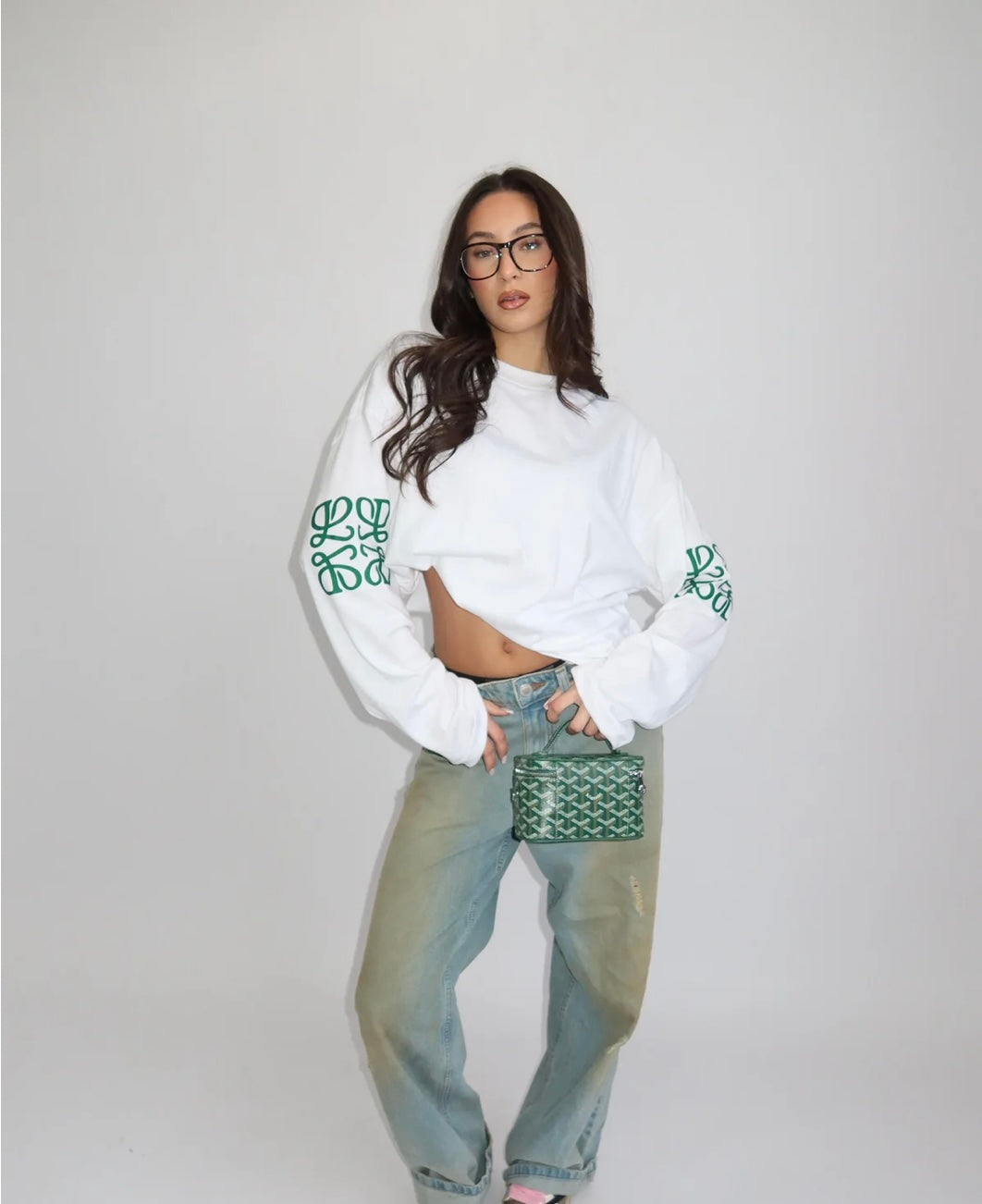 PRIORITY
LONGSLEEVE “THÉ MONOGRAM” – WIT